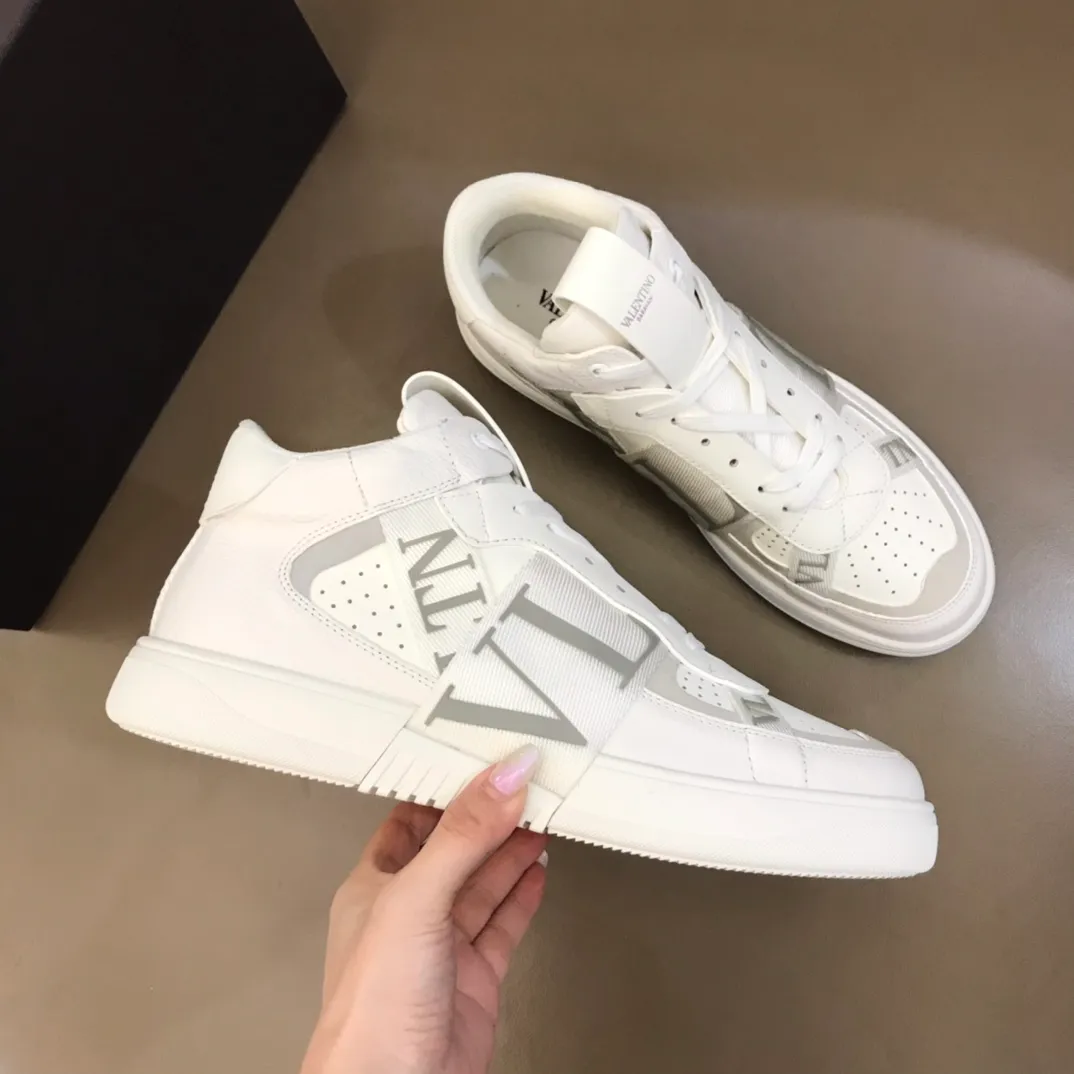p480 "VALETINO**" new high-top 🆕 calfskin lace-up sneakers. No man should be able to refuse these shoes. The classic color scheme is so handsome! Purchase a high-precision replica of the original version to instantly sell off the market currency! 6 VLTN logo rubber effect straps - Valentino Garavani Logo printed on the back and tongue, all materials are customized to ensure quality! Size: 38-44